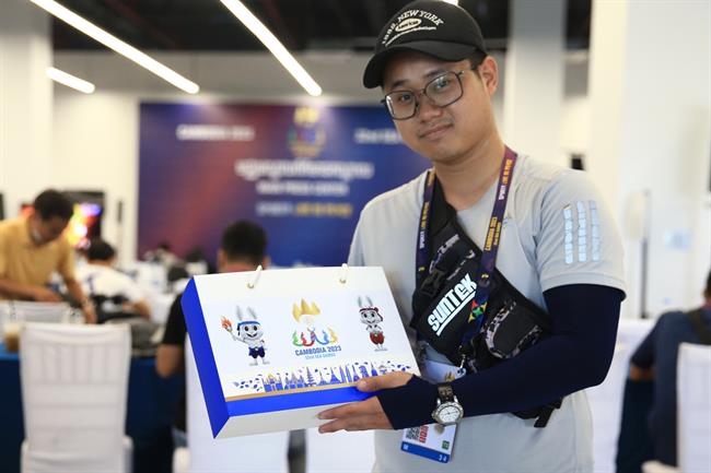Bên trong món quà dành cho truyền thông của chủ nhà Campuchia