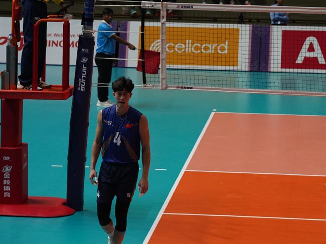 Nam thần Quản Trọng Nghĩa bất lực ở trận thua của ĐT bóng chuyền Việt Nam 5