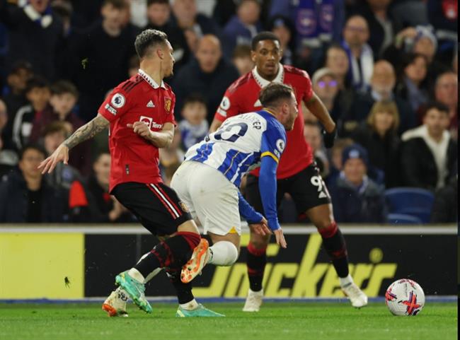Antony thoát thẻ đỏ trước Brighton