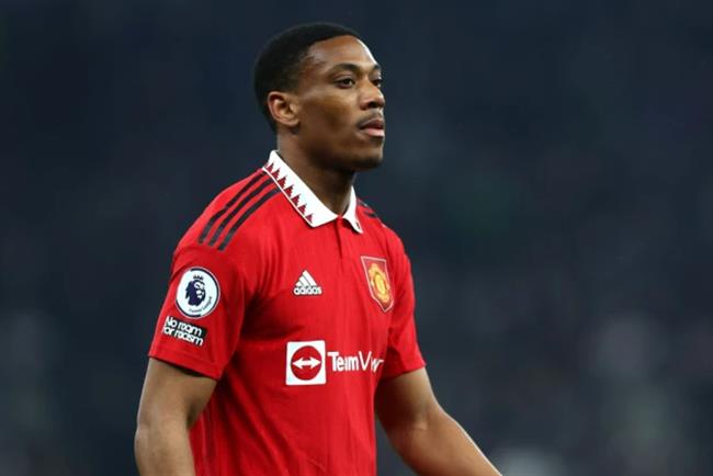 Anthony Martial không nên tiếp tục khoác áo MU