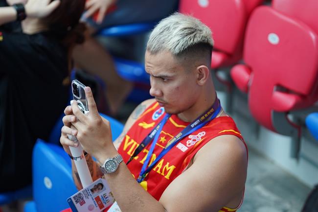 CĐV bay hơn 1000km cổ vũ ĐT bóng rổ Việt Nam tại SEA Games 32 2