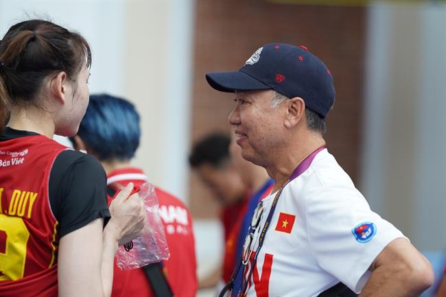 Tuyển thủ bóng rổ nữ Việt Nam sốc nhiệt sau trận đấu lúc 12h 8