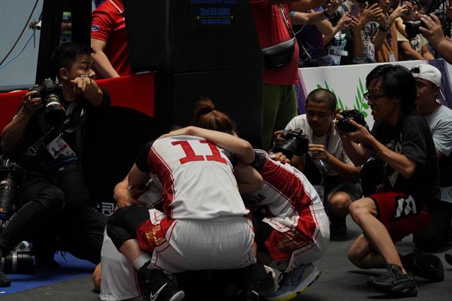 Vỡ òa cảm xúc ở lần đầu Việt Nam giành vàng bóng rổ SEA Games 8