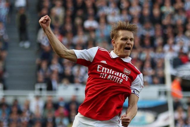 Odegaard choi tot truoc Newcastle
