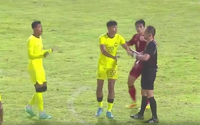 Đánh nguội lộ liễu, sao U22 Malaysia dính thẻ đỏ trực tiếp