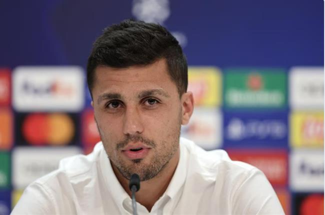 Rodri lo ngại cầu thủ Man City kiệt sức mùa tới