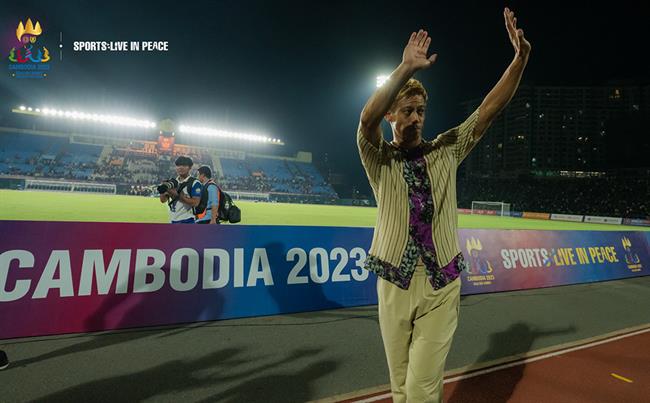 Keisuke Honda viết tâm thư chia tay bóng đá Campuchia 1