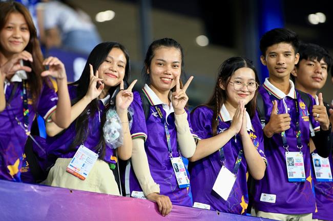 Dan tinh nguyen vien cua nuoc chu nha Campuchia co mat tren SVd. anh: TH