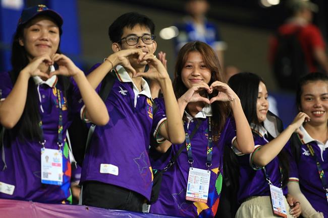 Dan tinh nguyen vien cua nuoc chu nha Campuchia