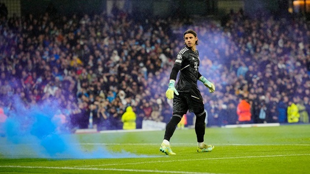 Man City bị phạt tiền vì không thể kiểm soát NHM của mình Man City bi phat tien vi khong the kiem soat NHM cua minh