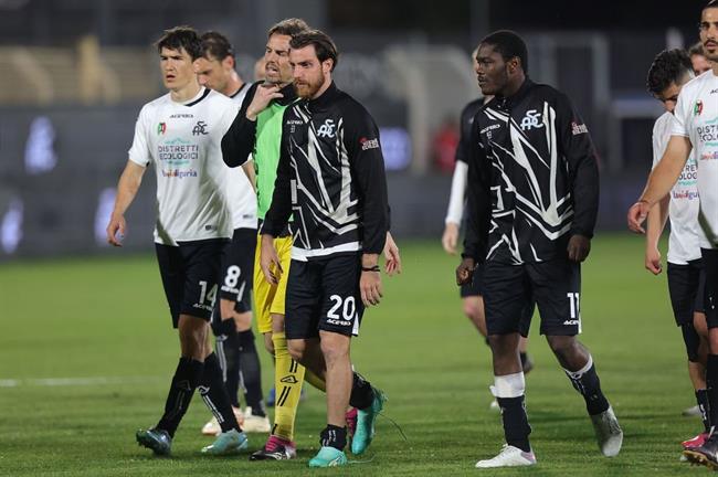 Nhận định Spezia vs AC Milan (23h00 ngày 135) Mùa giải trật đường ray 2