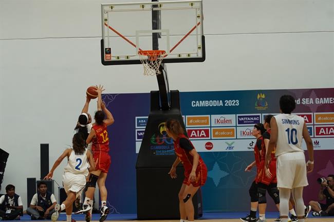 Dàn ngoại binh Campuchia thua ngược ĐT bóng rổ nữ Việt Nam 1