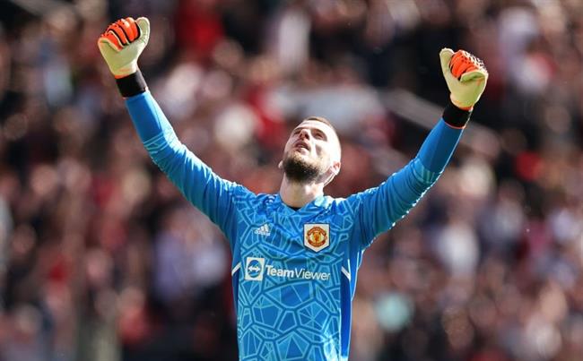 David de Gea thanks his teammates on the day of winning the golden glove