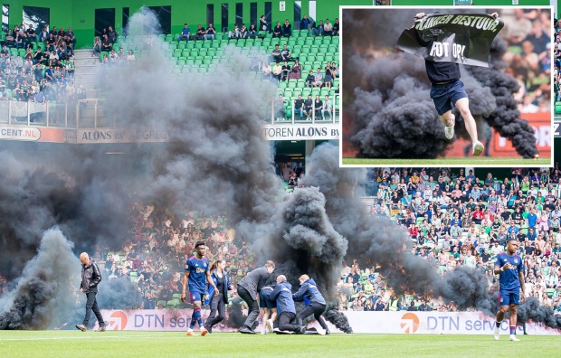 CĐV ném bom khói, trận đấu của Ajax bị hoãn