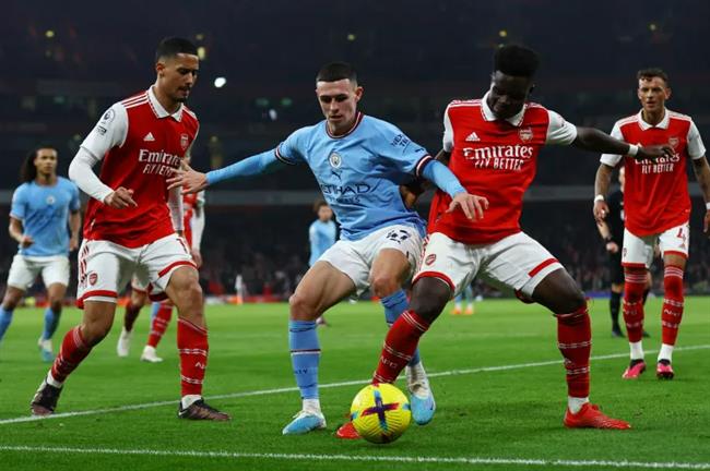 Man City vuot len trong cuoc dua vo dich voi Arsenal