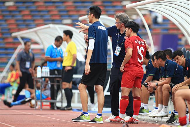 HLV Troussier: Đây là khởi đầu mới cho bóng đá Việt Nam