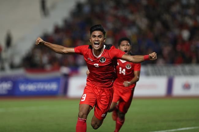 U22 Indonesia có bàn thắng trên trời rơi xuống sau sai lầm của hàng thủ Thái Lan