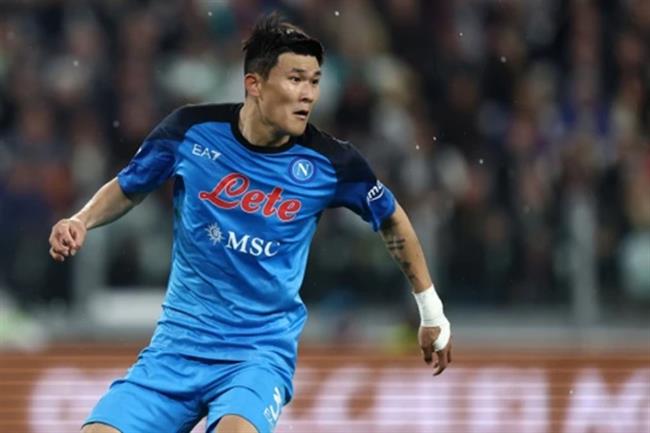 Rio Ferdinand khuyen MU khong nen chieu mo trung ve Kim Min-jae 