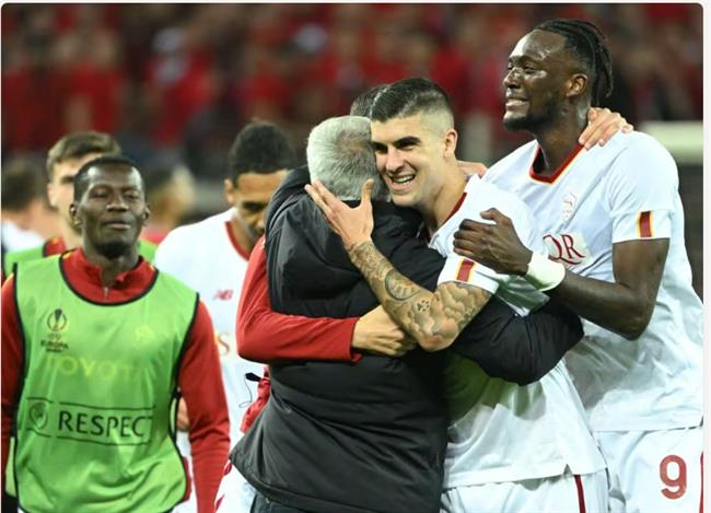 Roma cam hoa Leverkusen 0-0 tren dat duc