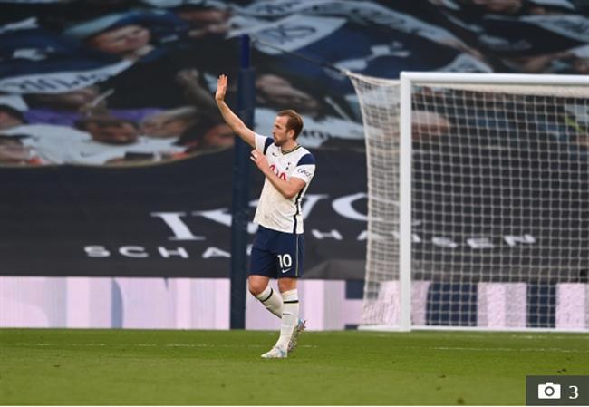 Harry Kane vẫy tay chào NHM, HLV Spurs nói gì?