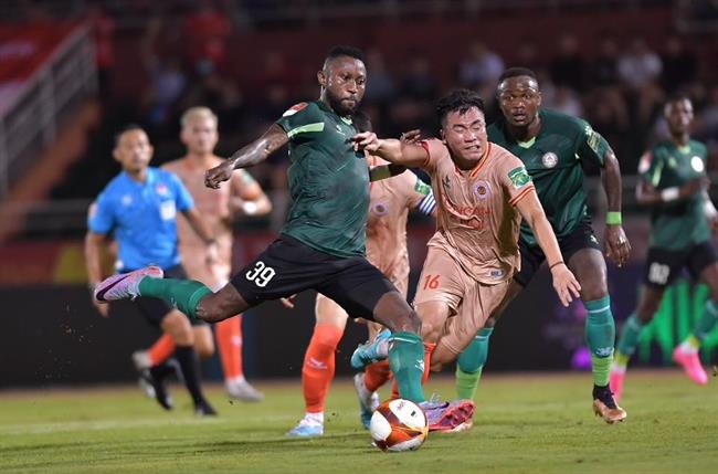 HLV Vũ Tiến Thành thừa nhận hàng thủ CLB TP.HCM có vấn đề sau trận thua CAHN