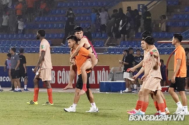 Công an Hà Nội tổn thất lực lượng sau trận hoà trước Khánh Hoà 1