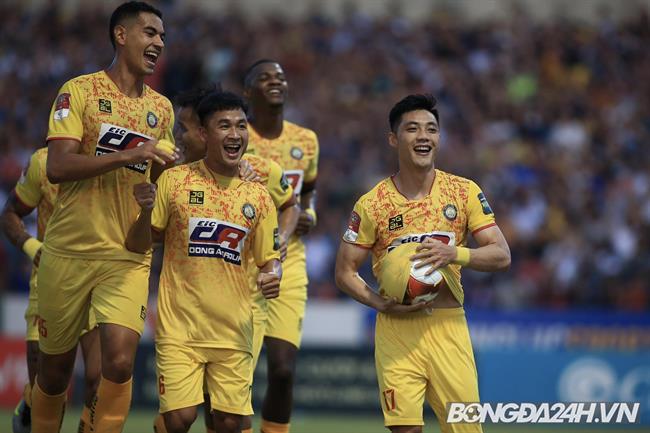 Tân binh ĐT Việt Nam báo tin vui sau bàn thắng vào lưới CAHN