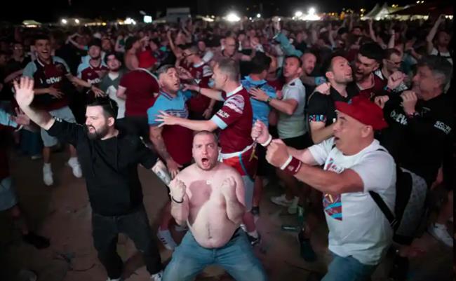 CdV West Ham xuong duong an mung sau chuc vo dich lich su