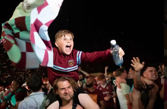 CdV West Ham xuong duong an mung sau chuc vo dich lich su