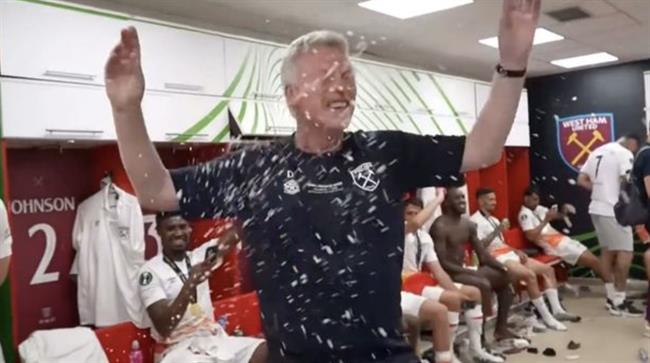 VIDEO: David Moyes nhảy nhót cả đêm sau chức vô địch C3 cùng West Ham