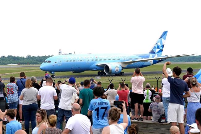 Nhà vô địch Man City trở về trong vòng tay người hâm mộ