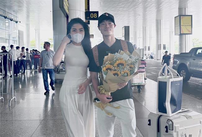 Tiền đạo Văn Toàn về nước hội quân ĐT Việt Nam