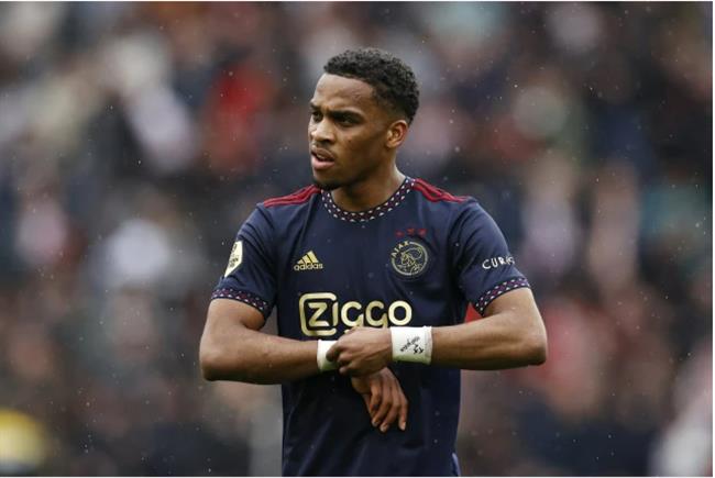 Jurrien Timber lên tiếng về khả năng cập bến MU