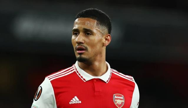 William Saliba tu choi MU de gia han voi Arsenal