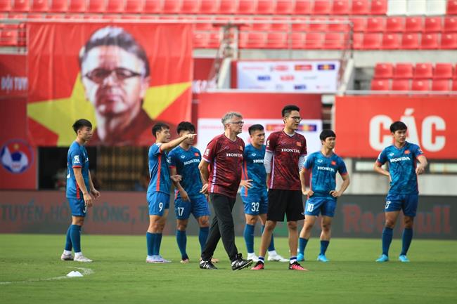Năm chuyển tiếp của bóng đá Việt Nam