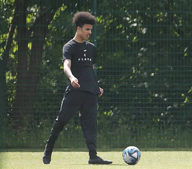 Mason Greenwood lần đầu trở lại tập luyện sau một năm phạm tội 1