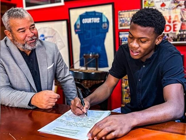 Chelsea ky hop dong voi Dujuan Richards 