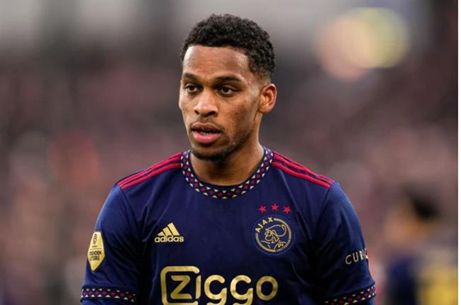 Jurrien Timber chuẩn bị kiểm tra y tế ở Arsenal