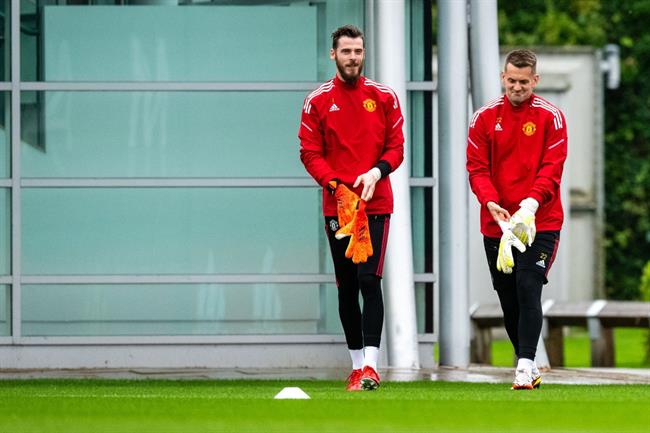 MU muốn giữ chân Tom Heaton thay vì David de Gea 1