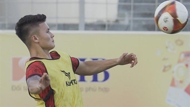 Quang Hải tích cực tập luyện, sẵn sàng cho trận ra mắt CAHN