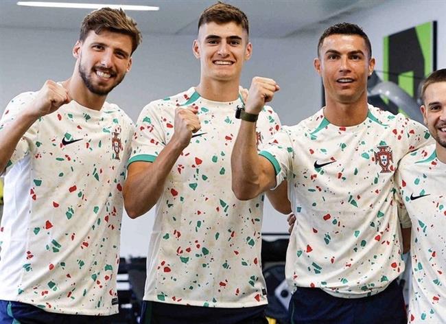 Ronaldo 'tiếp lửa' cho đội nhà trước màn so tài với đội tuyển nữ Việt Nam