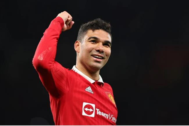 Casemiro trong mau ao MU