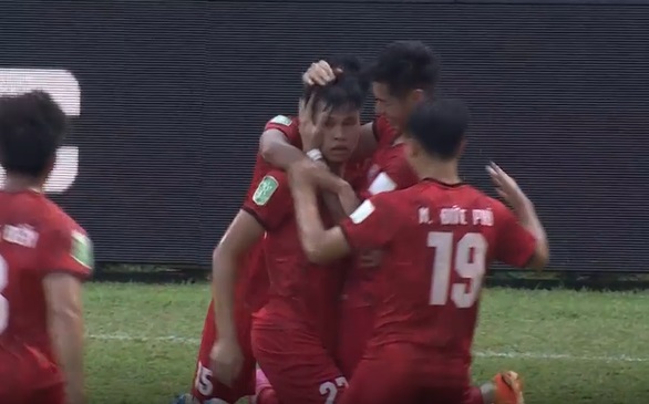 Tuấn Linh mắc lỗi, HAGL bất ngờ để PVF-CAND vươn lên dẫn bàn