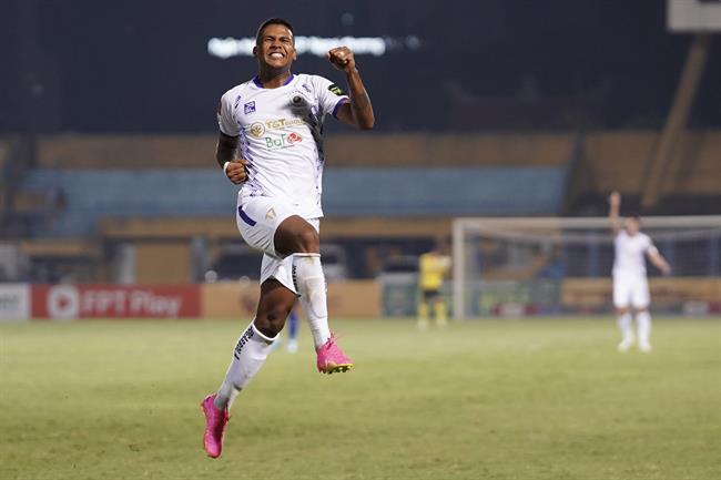 Siêu ngoại binh thăng hoa giúp CLB Hà Nội xây chắc ngôi đầu 1