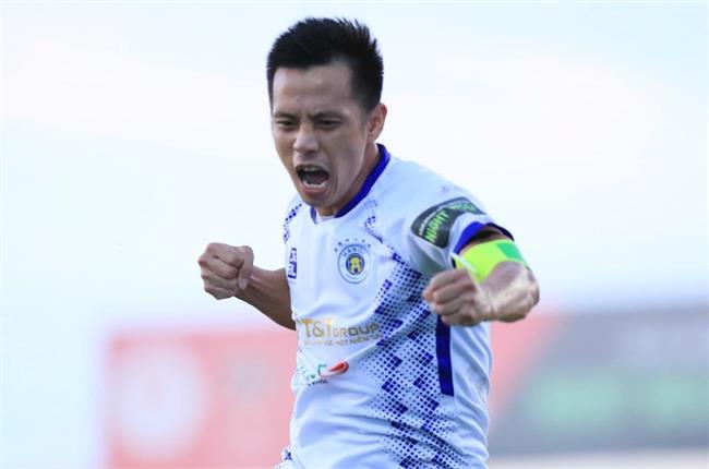 VIDEO: Văn Quyết dễ dàng ấn định chiến thắng cho Hà Nội FC trước TP.HCM