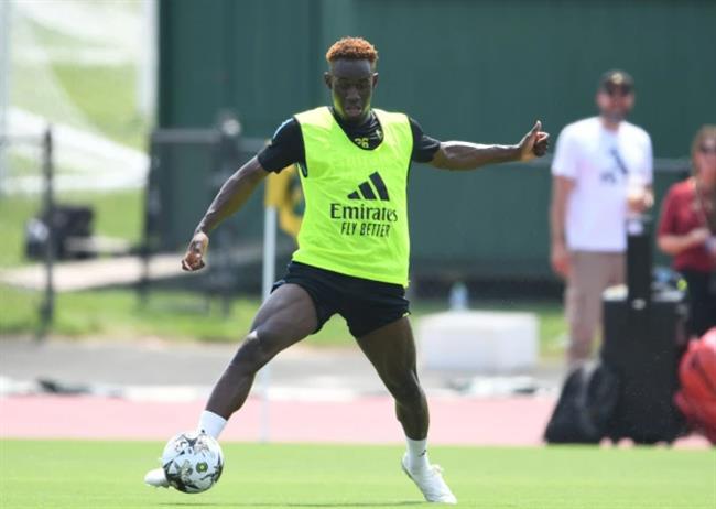 Folarin Balogun tap luyen mot minh 