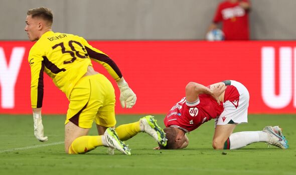 Nathan Bishop khien tien dao Paul Mullin gap van de nghiem trong