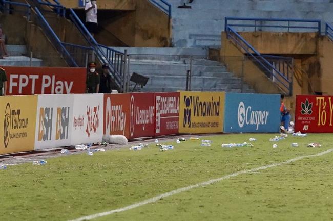 HLV Hà Nội nói gì về hành xử quá khích của CĐV Nam Định 1