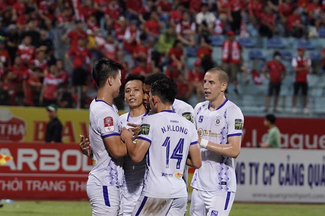 VIDEO: Văn Quyết ghi bàn thắng thứ 8 cho CLB Hà Nội