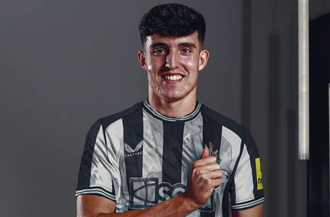  Newcastle hoan tat viec chieu mo hau ve 20 tuoi Tino Livramento
